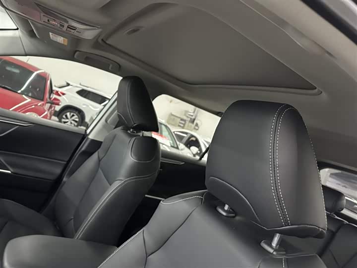 Фото 4 - Toyota RAV4