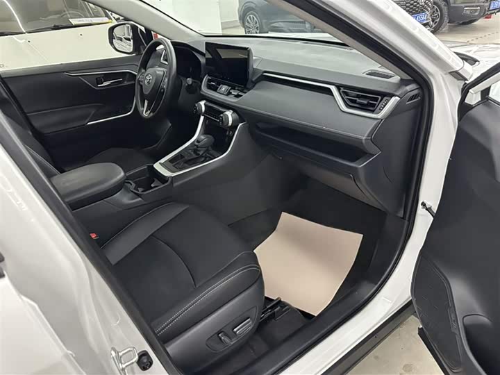 Фото 5 - Toyota RAV4