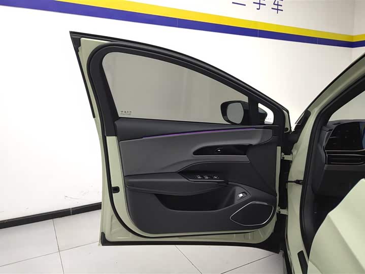 Фото 7 - Hongqi EH7