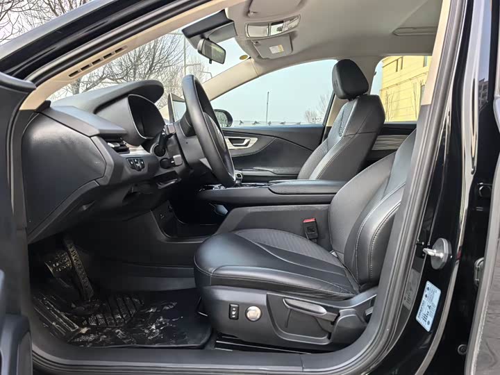 Фото 5 - Hongqi E-QM5