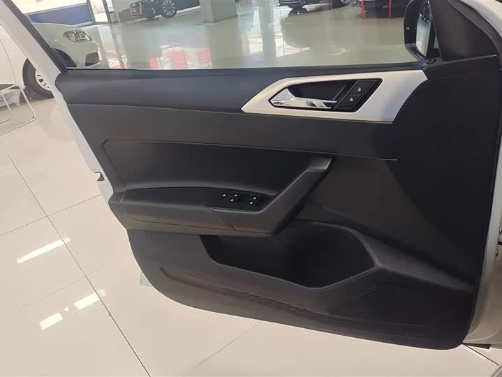 Фото 7 - Volkswagen Polo