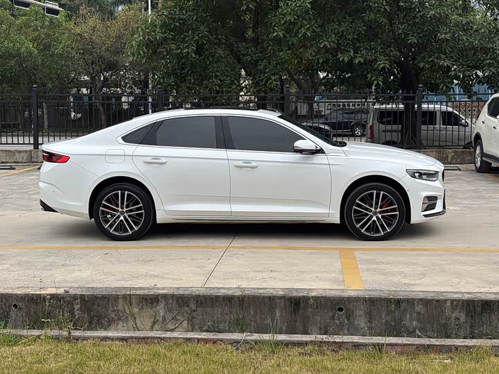 Фото 4 - Geely Preface