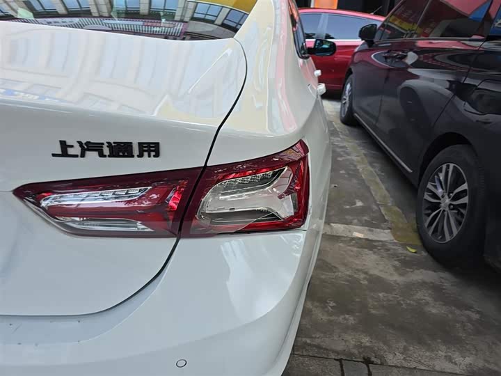 Фото 8 - Chevrolet Malibu XL