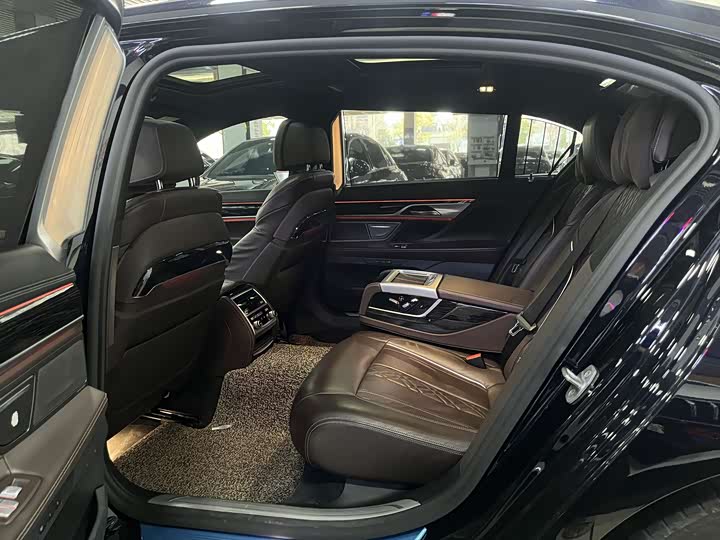 Фото 7 - BMW 7 Series