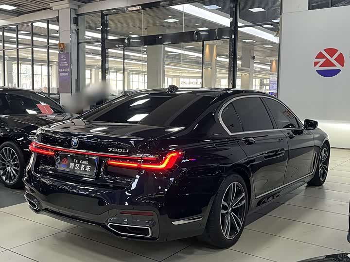 Фото 8 - BMW 7 Series