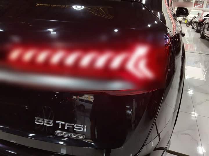 Фото 8 - Audi Q7