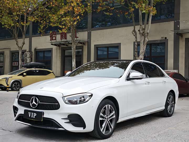 Фото 1 - Mercedes-Benz E-Class