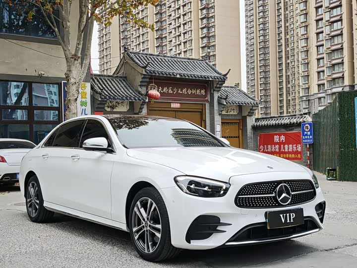 Фото 3 - Mercedes-Benz E-Class