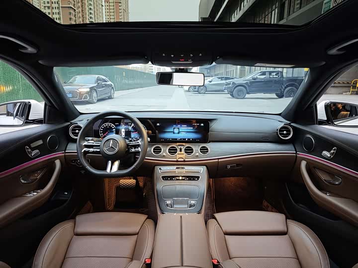 Фото 5 - Mercedes-Benz E-Class