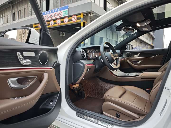 Фото 6 - Mercedes-Benz E-Class