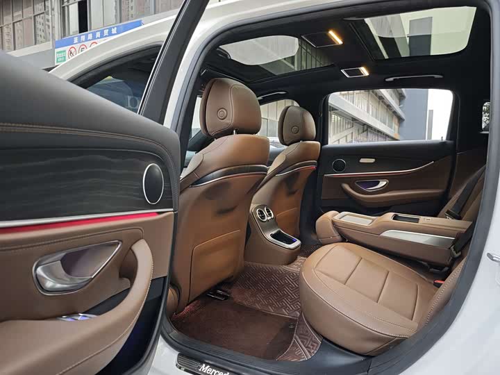 Фото 7 - Mercedes-Benz E-Class