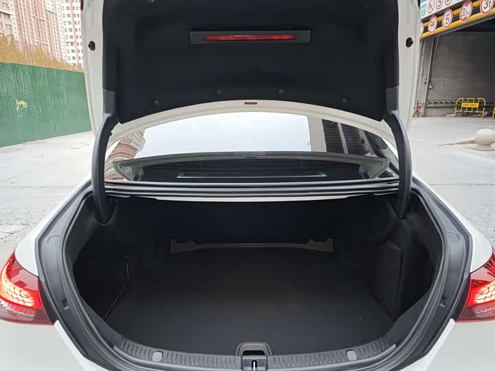 Фото 9 - Mercedes-Benz E-Class