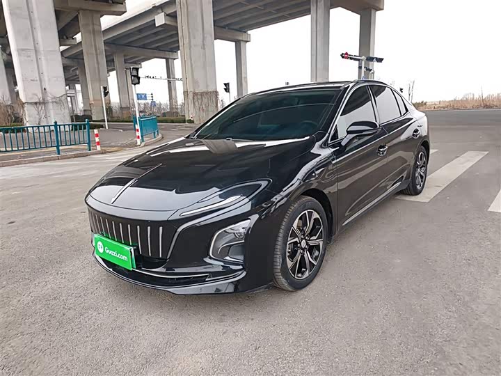 Фото 1 - Hongqi E-QM5