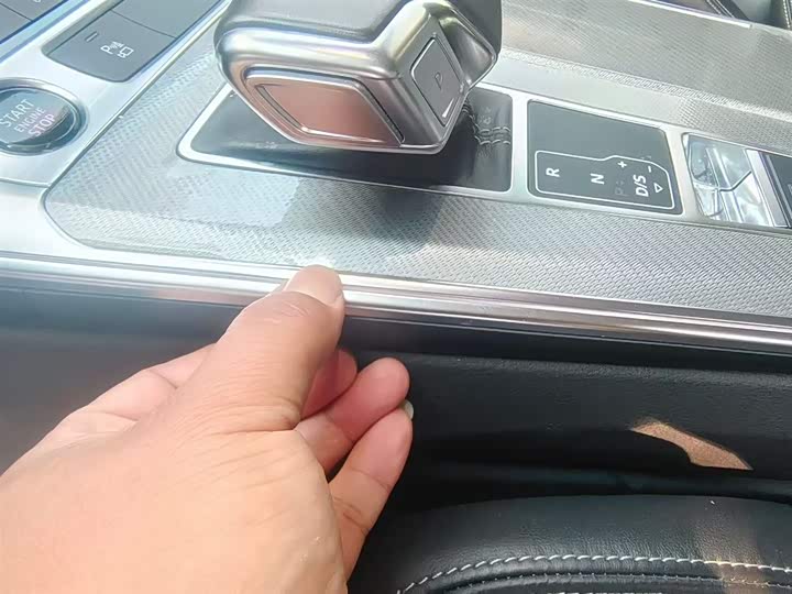 Фото 5 - Audi A7L