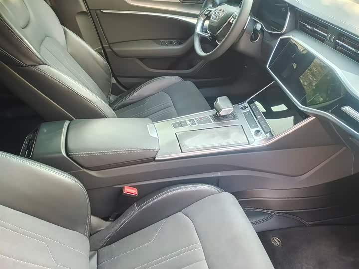 Фото 7 - Audi A7L