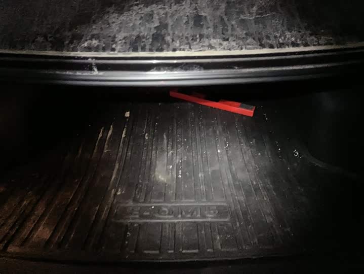 Фото 4 - Hongqi E-QM5