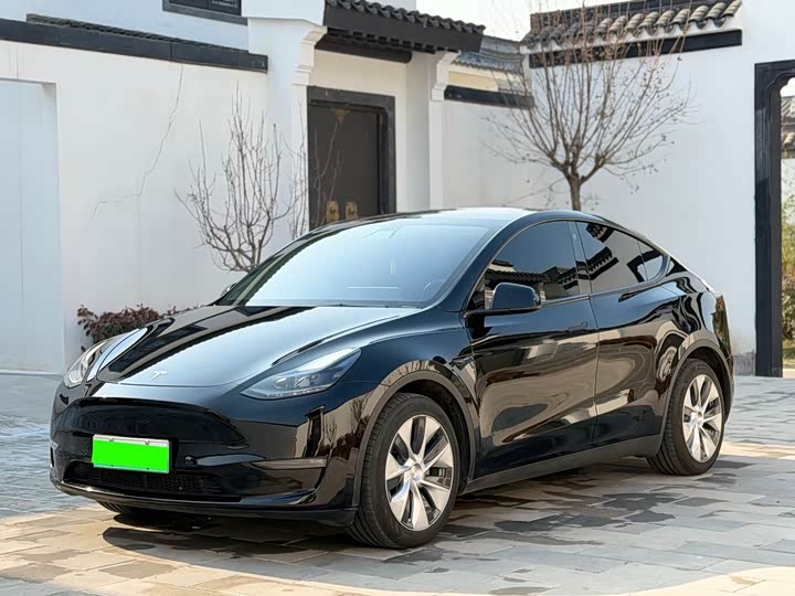 Фото 1 - Tesla Model Y