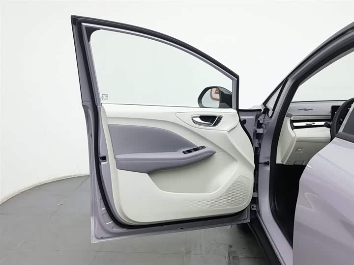 Фото 8 - MG Motor 4 EV