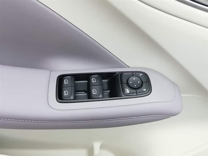 Фото 9 - MG Motor 4 EV