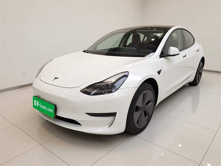 Фото 1 - Tesla Model 3