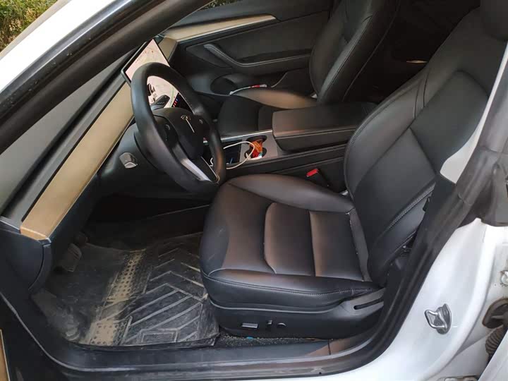 Фото 8 - Tesla Model 3