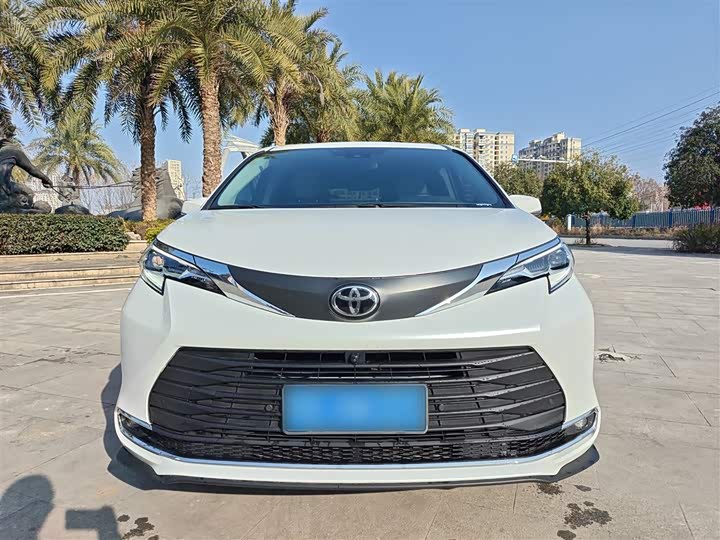 Фото 3 - Toyota Sienna