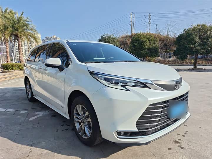 Фото 4 - Toyota Sienna