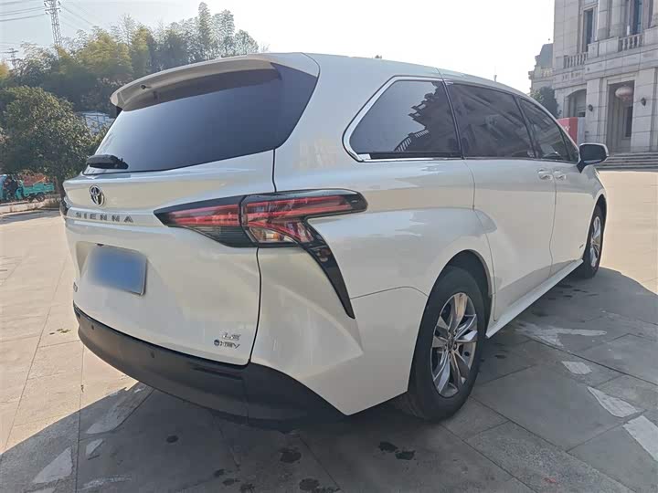 Фото 7 - Toyota Sienna