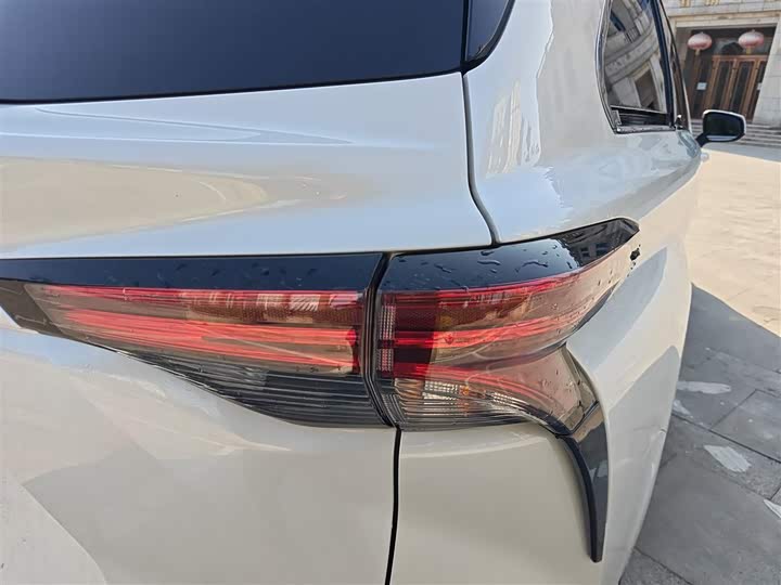 Фото 8 - Toyota Sienna