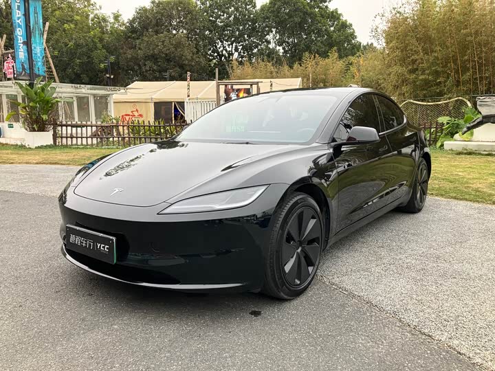 Фото 1 - Tesla Model 3