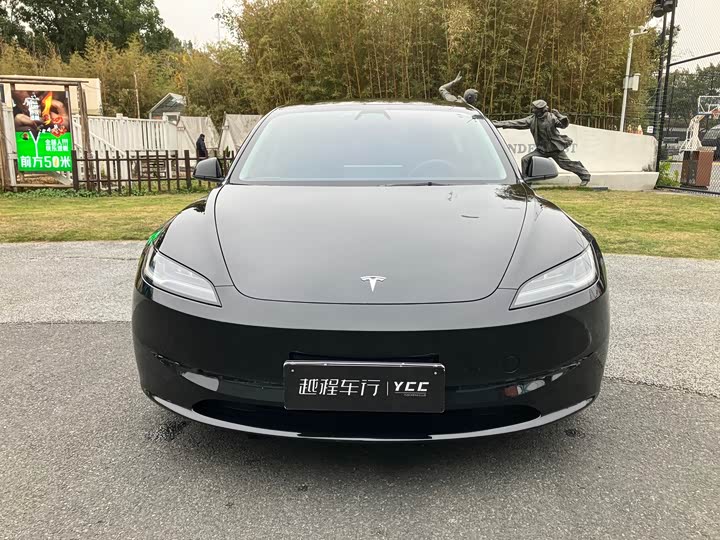 Фото 2 - Tesla Model 3