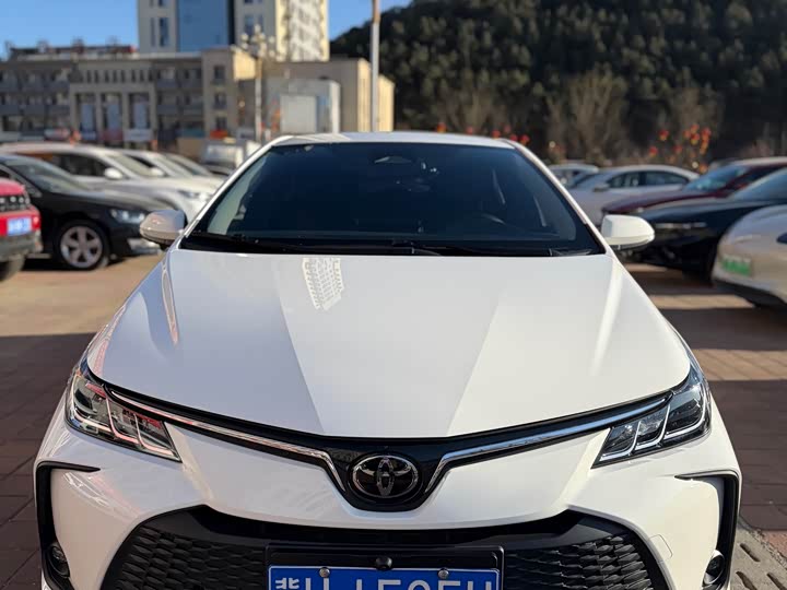 Фото 2 - Toyota Corolla