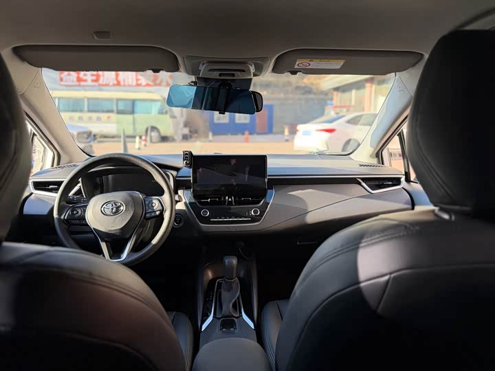 Фото 9 - Toyota Corolla