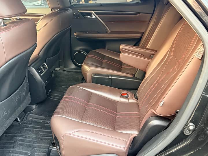 Фото 6 - Lexus RX