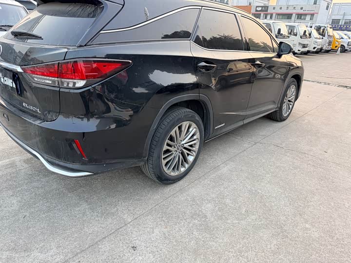 Фото 8 - Lexus RX