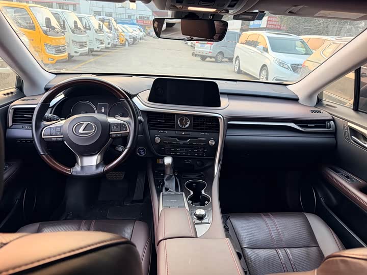 Фото 9 - Lexus RX