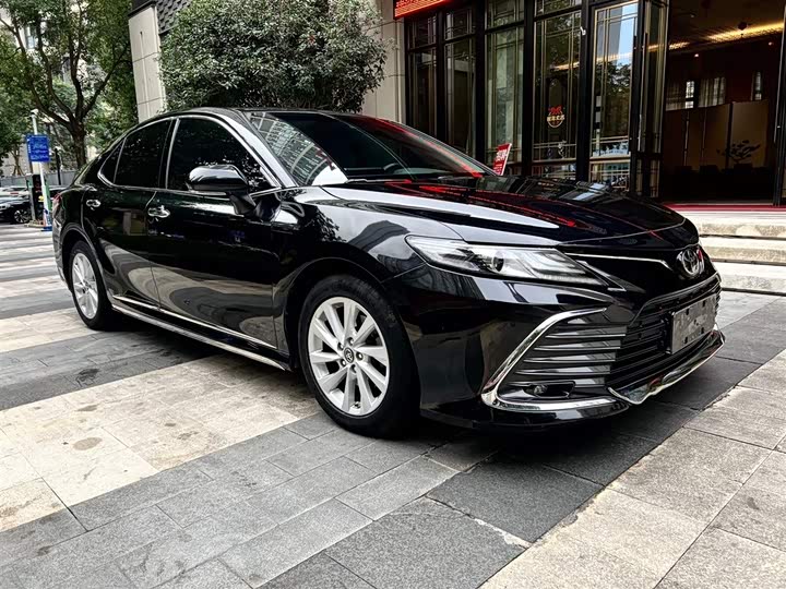 Фото 3 - Toyota Camry