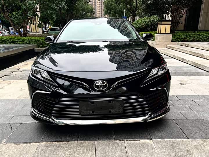 Фото 4 - Toyota Camry