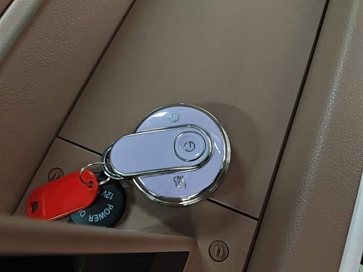 Фото 9 - Bestune Pony