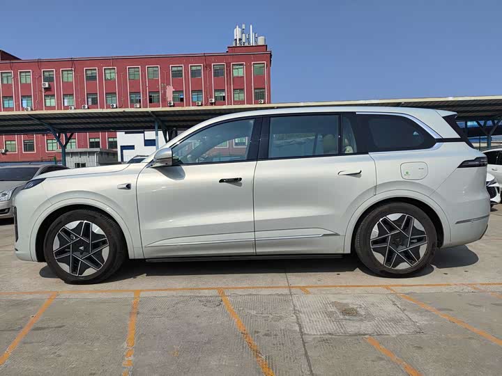 Фото 4 - Changan Deepal S09