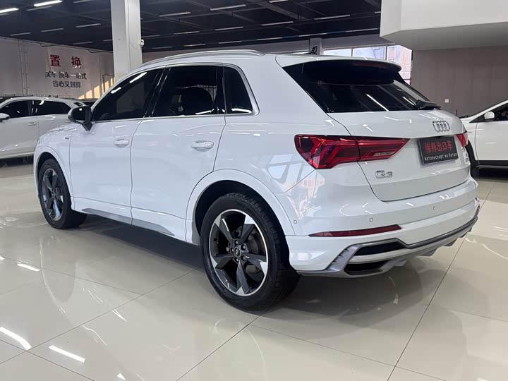 Фото 4 - Audi Q3