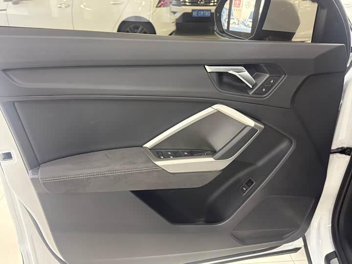 Фото 8 - Audi Q3