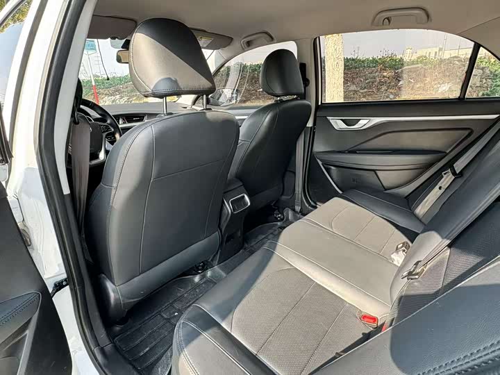 Фото 8 - Geely Vision