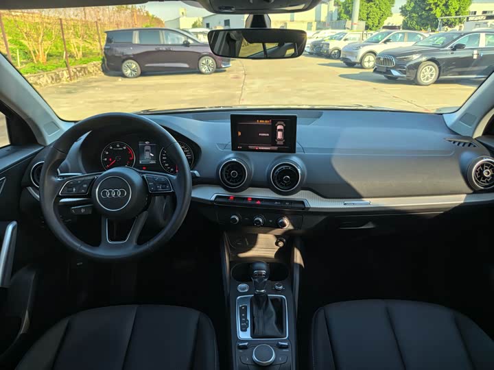 Фото 8 - Audi Q2L