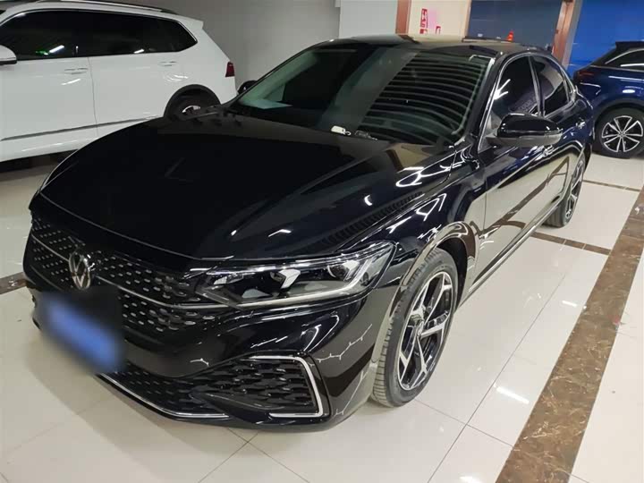 Фото 2 - Volkswagen Passat