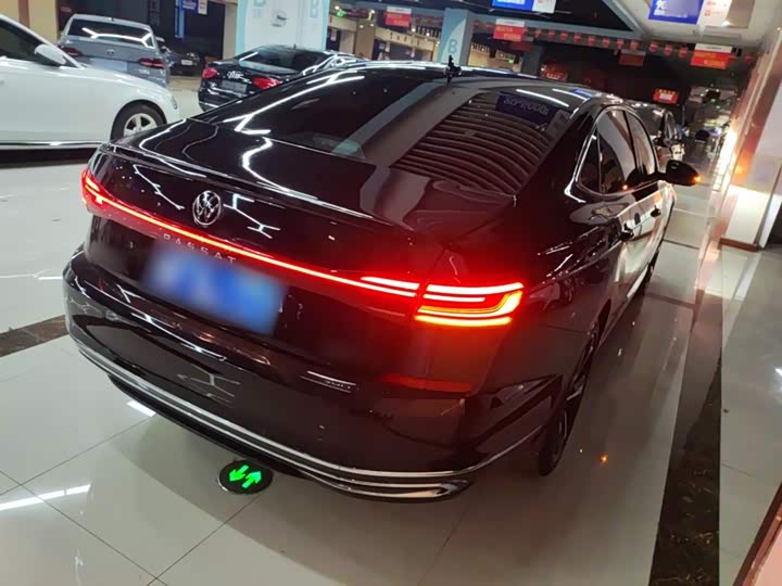 Фото 7 - Volkswagen Passat