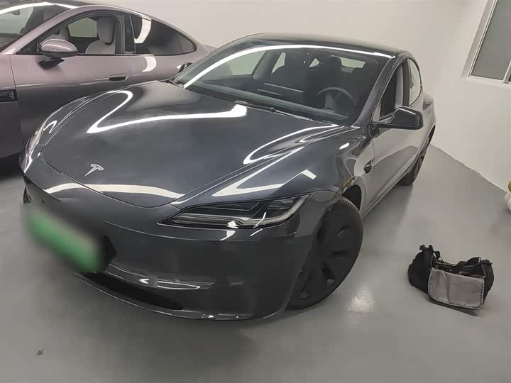 Фото 1 - Tesla Model 3