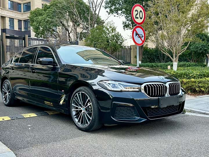 Фото 3 - BMW 5 Series