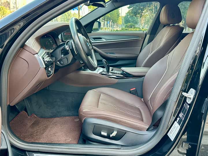 Фото 5 - BMW 5 Series