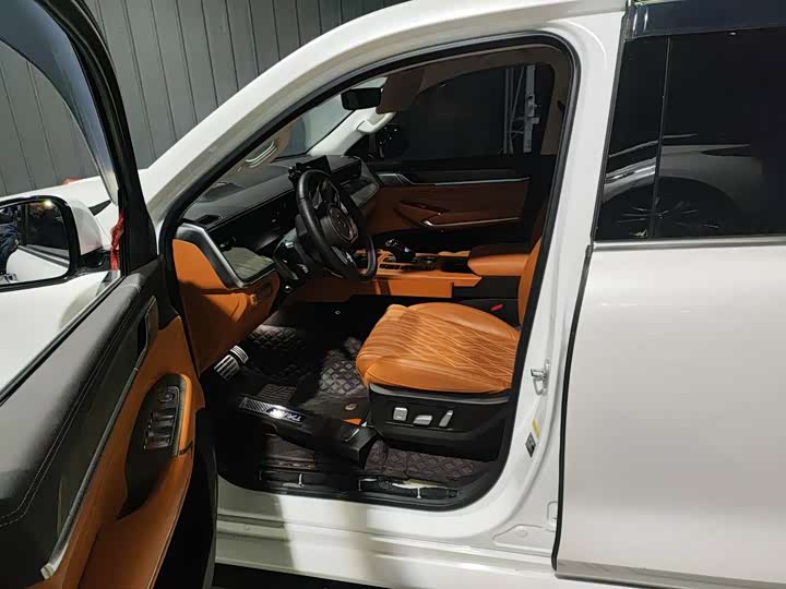 Фото 7 - Tank 500 Hybrid